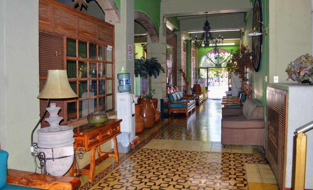 Colonial Hotel 2*