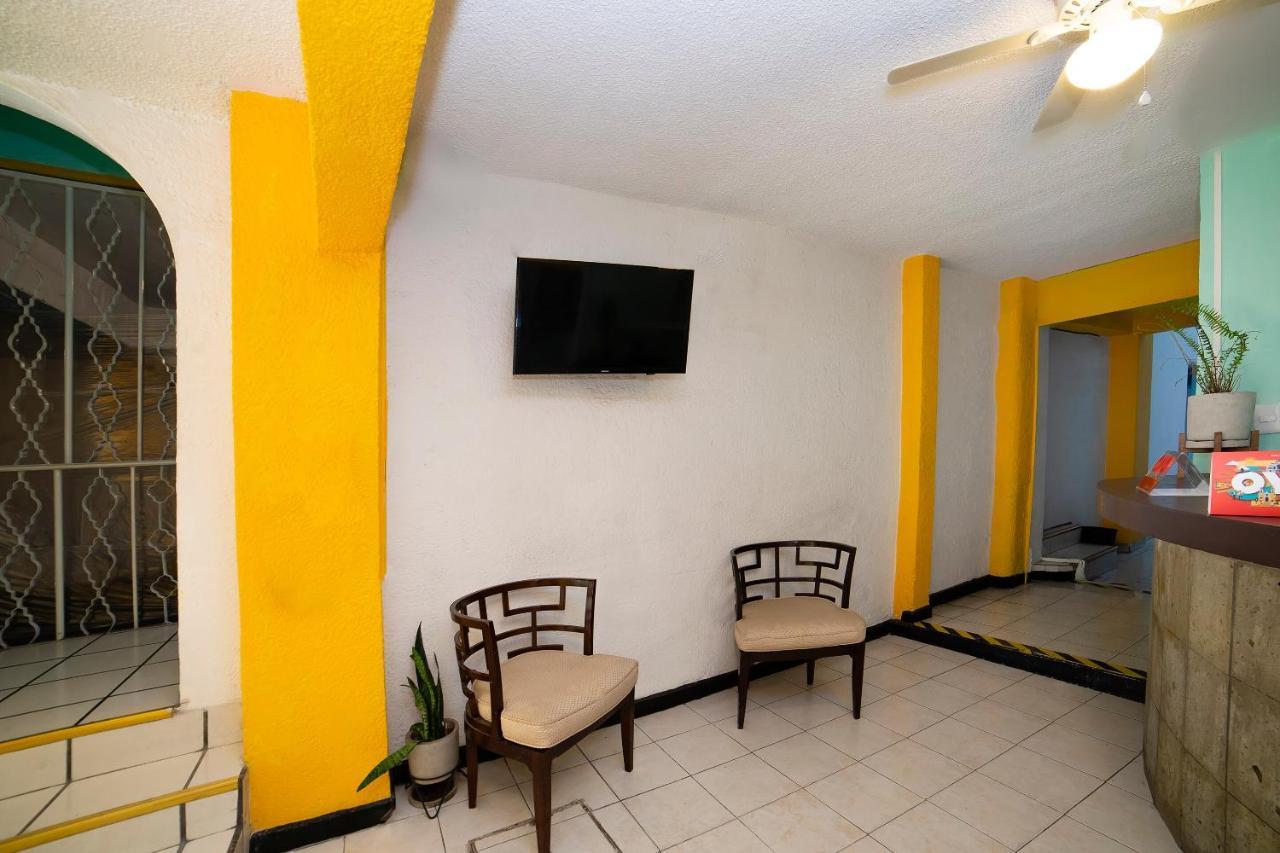 Oyo Jardin Carpio Hotel