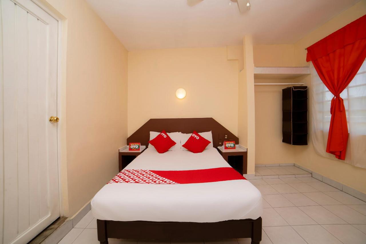 Oyo Jardin Carpio Hotel 2*