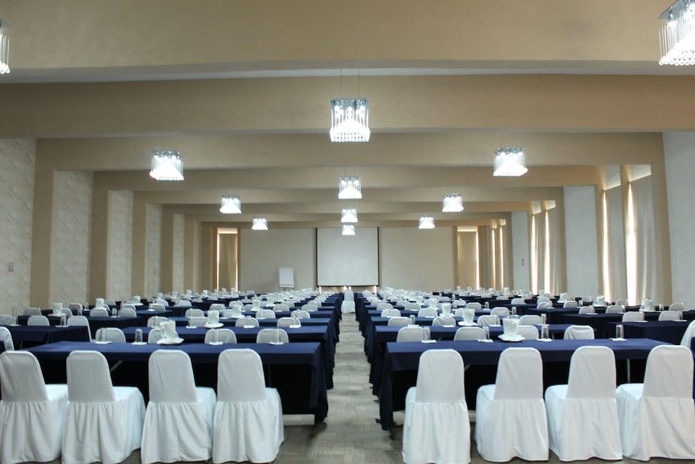 Hotel Trojes 4*