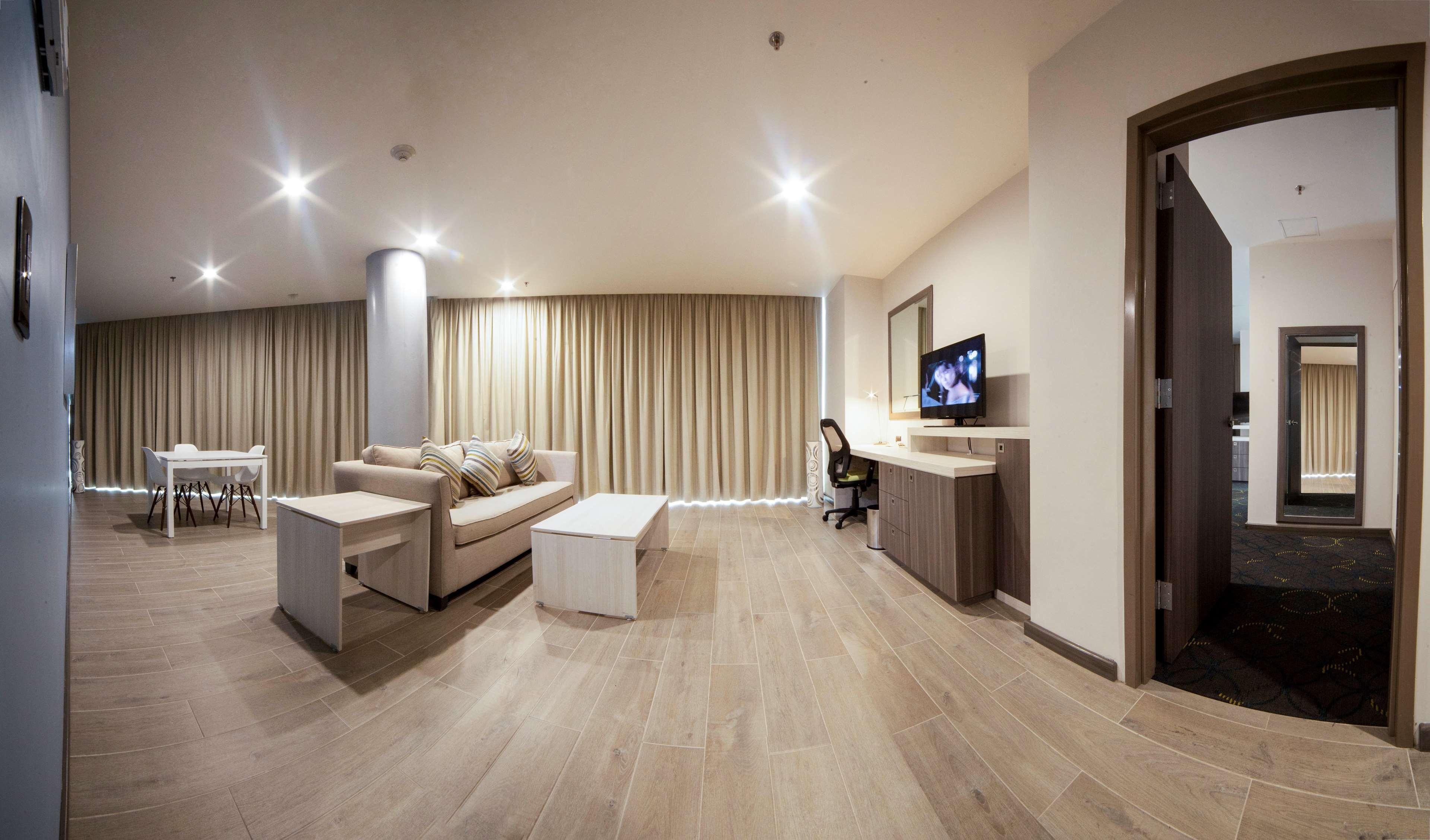 Hotel Hampton Inn&suites By Hilton Aeropuerto 3*