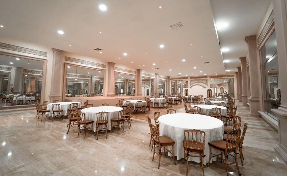 Gran Alameda Hotel 5*
