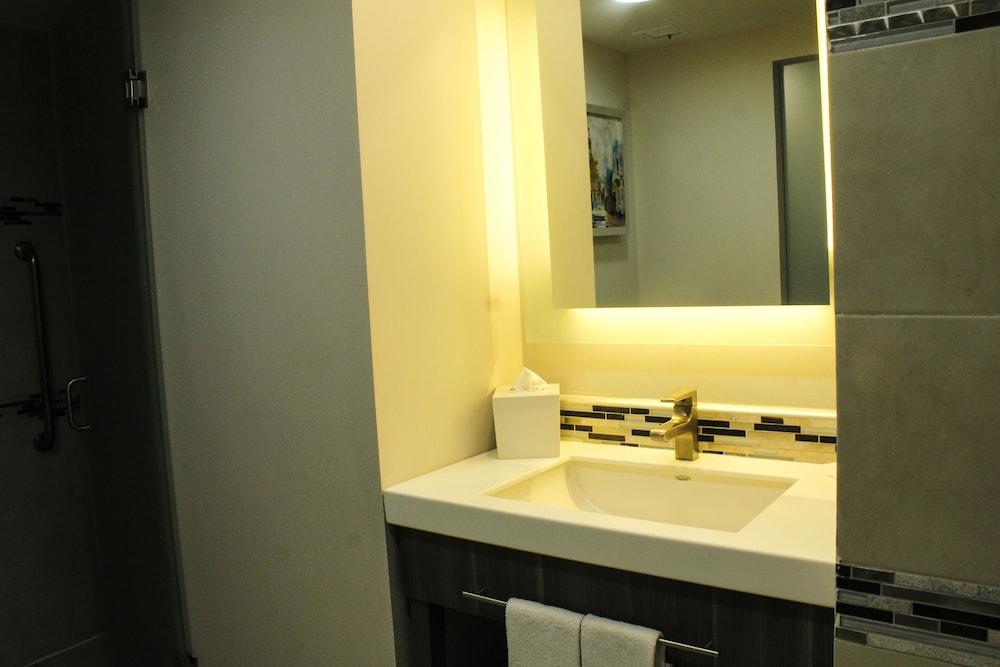 Hampton Inn&suites By Hilton Aeropuerto Hotel Aguascalientes