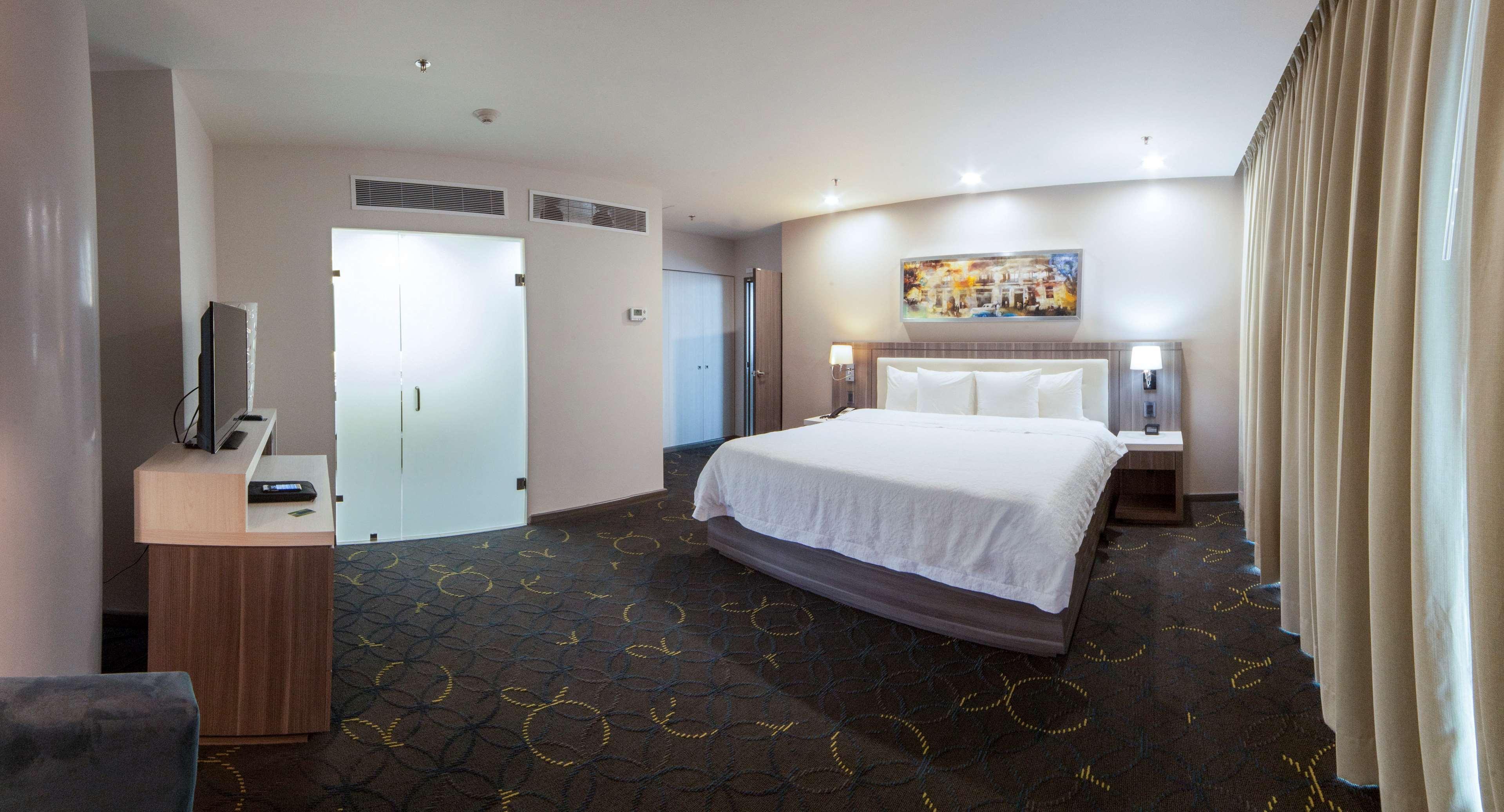 Hampton Inn&suites By Hilton Aeropuerto Hotel