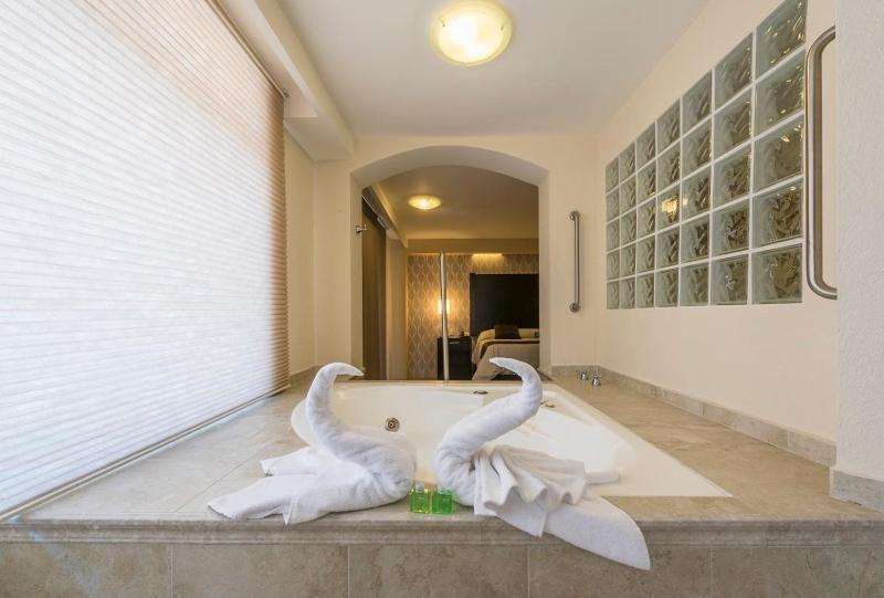 Trojes Hotel 4*