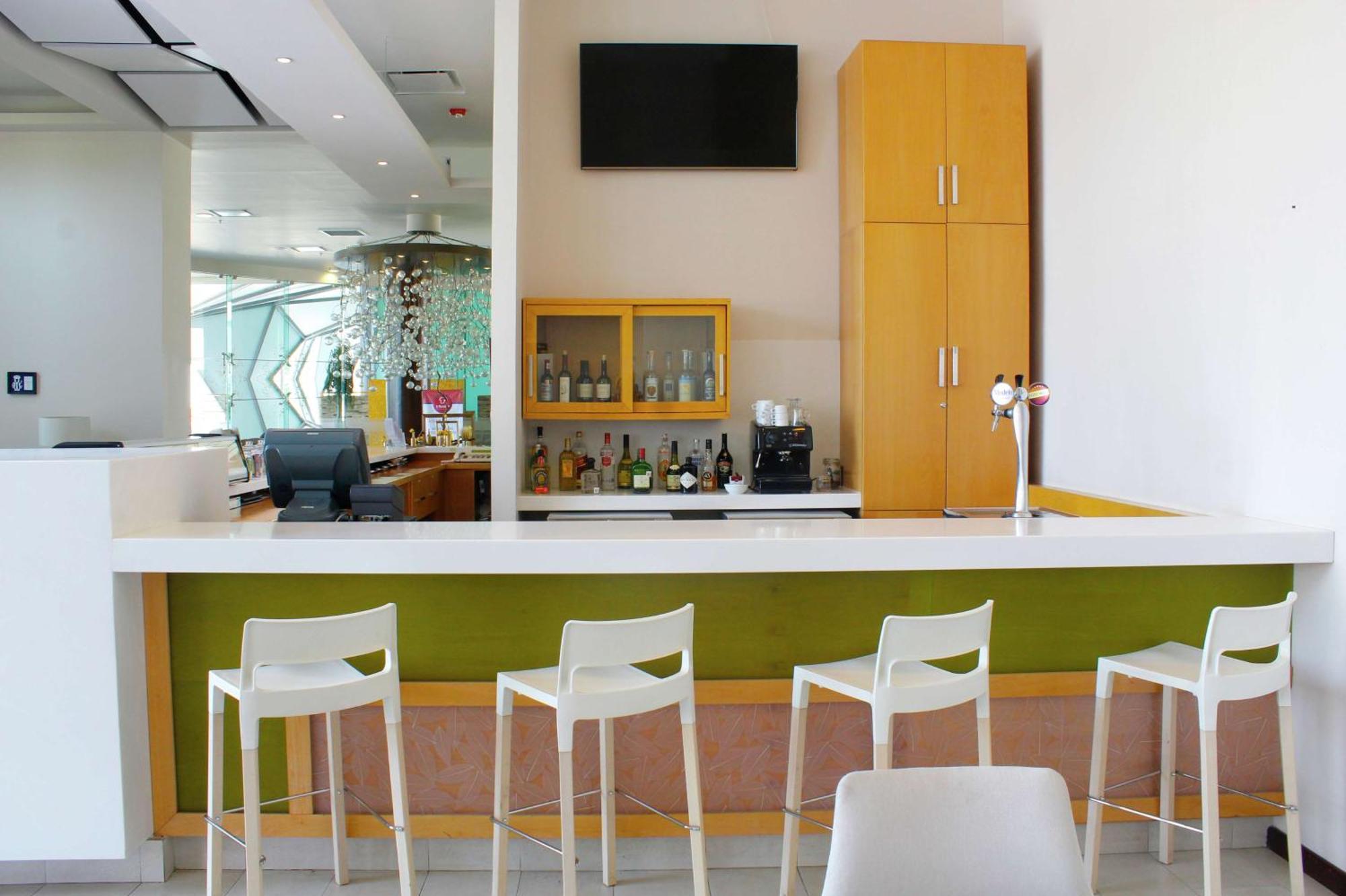 Hampton Inn&suites By Hilton Aeropuerto