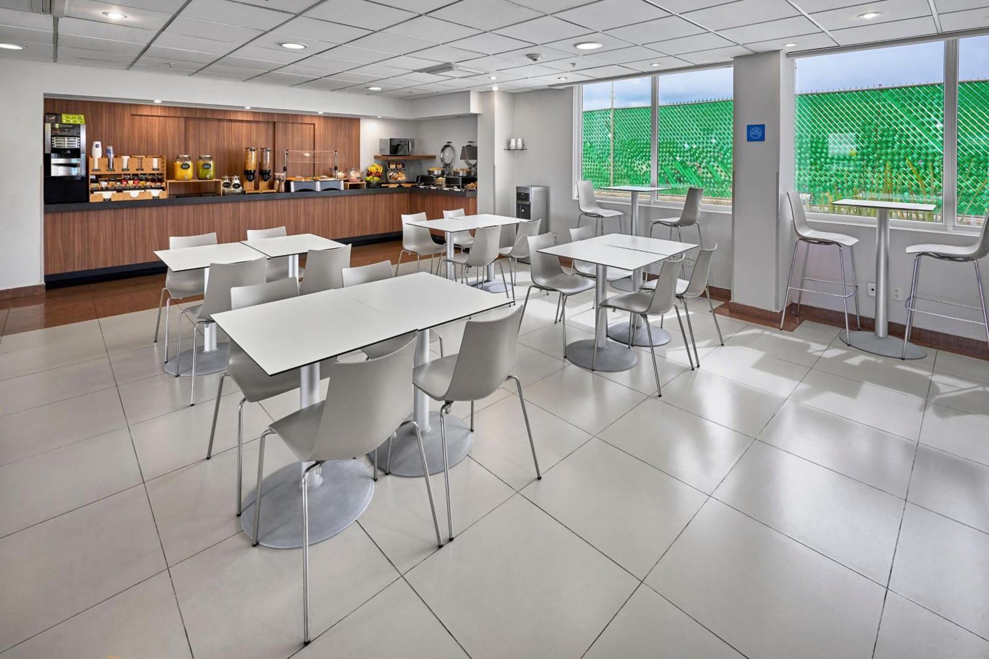 Hotel Express By Marriott Sur 4*