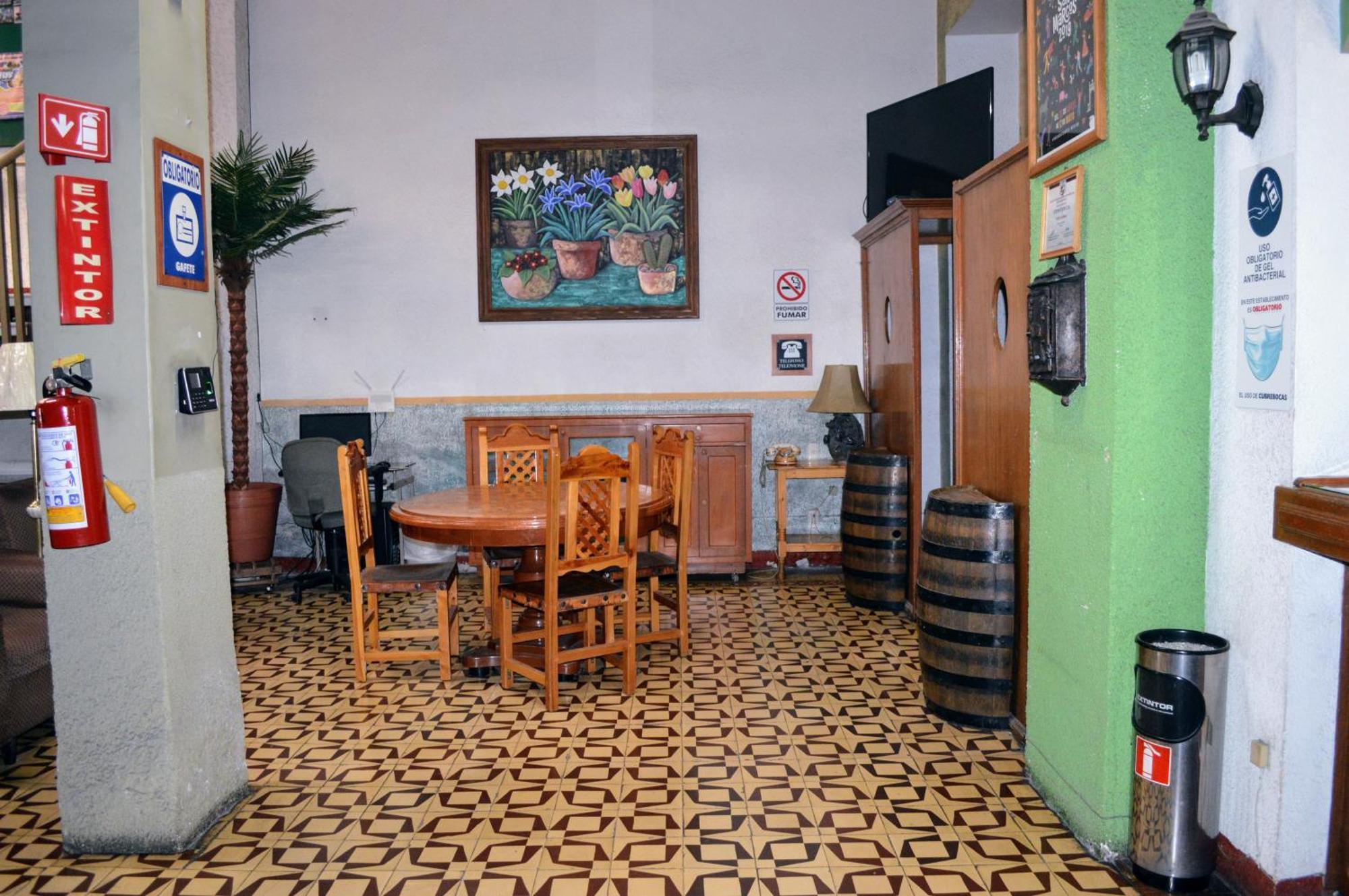 Colonial Hotel 2*