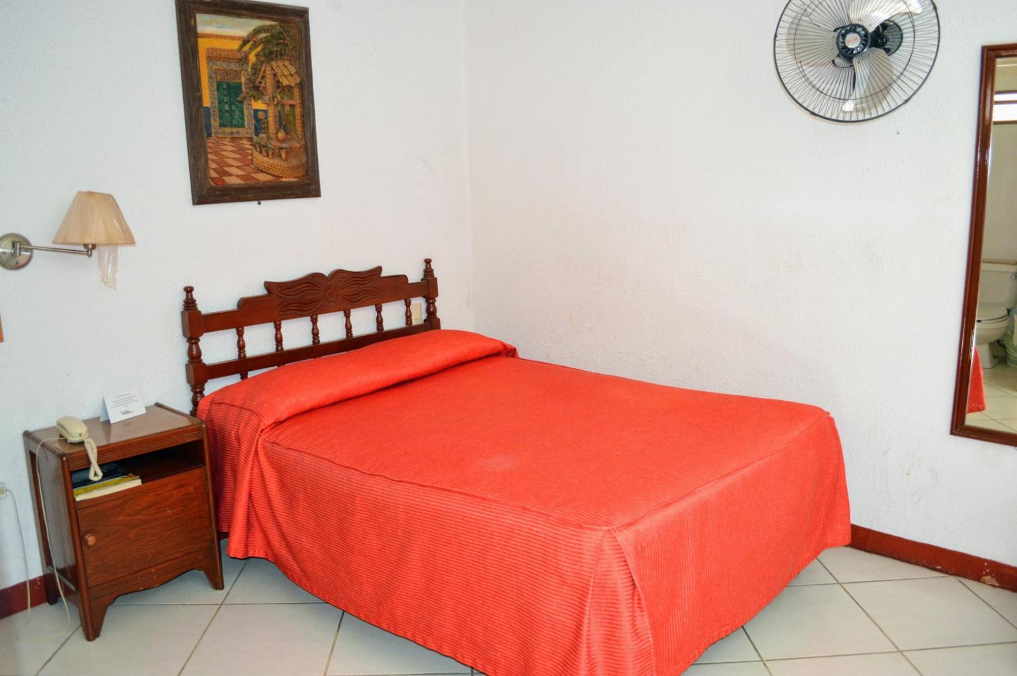 Colonial Hotel 2*