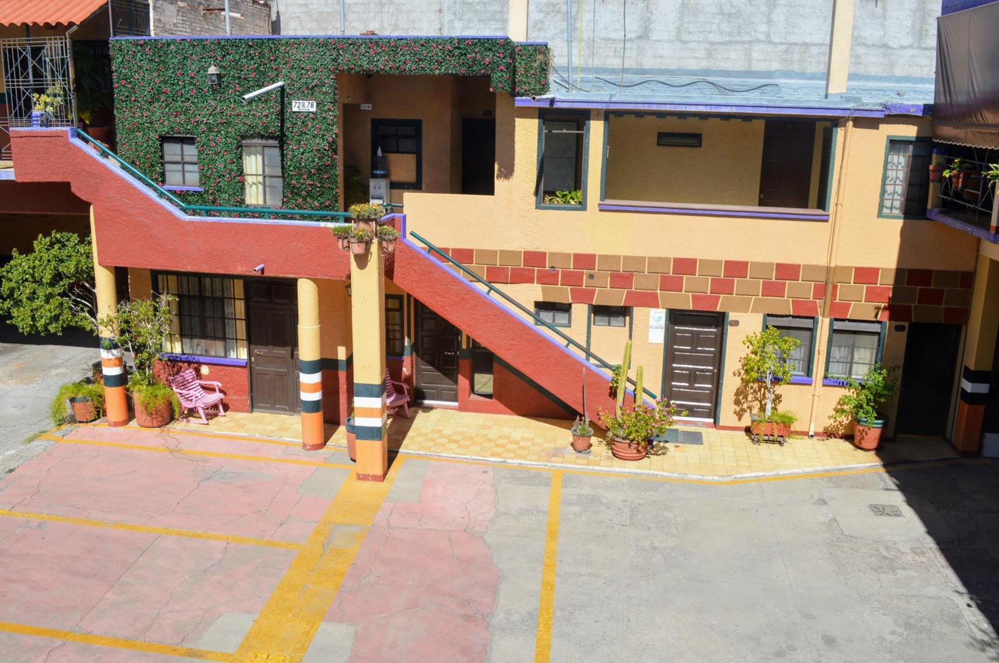 Colonial Hotel 2*