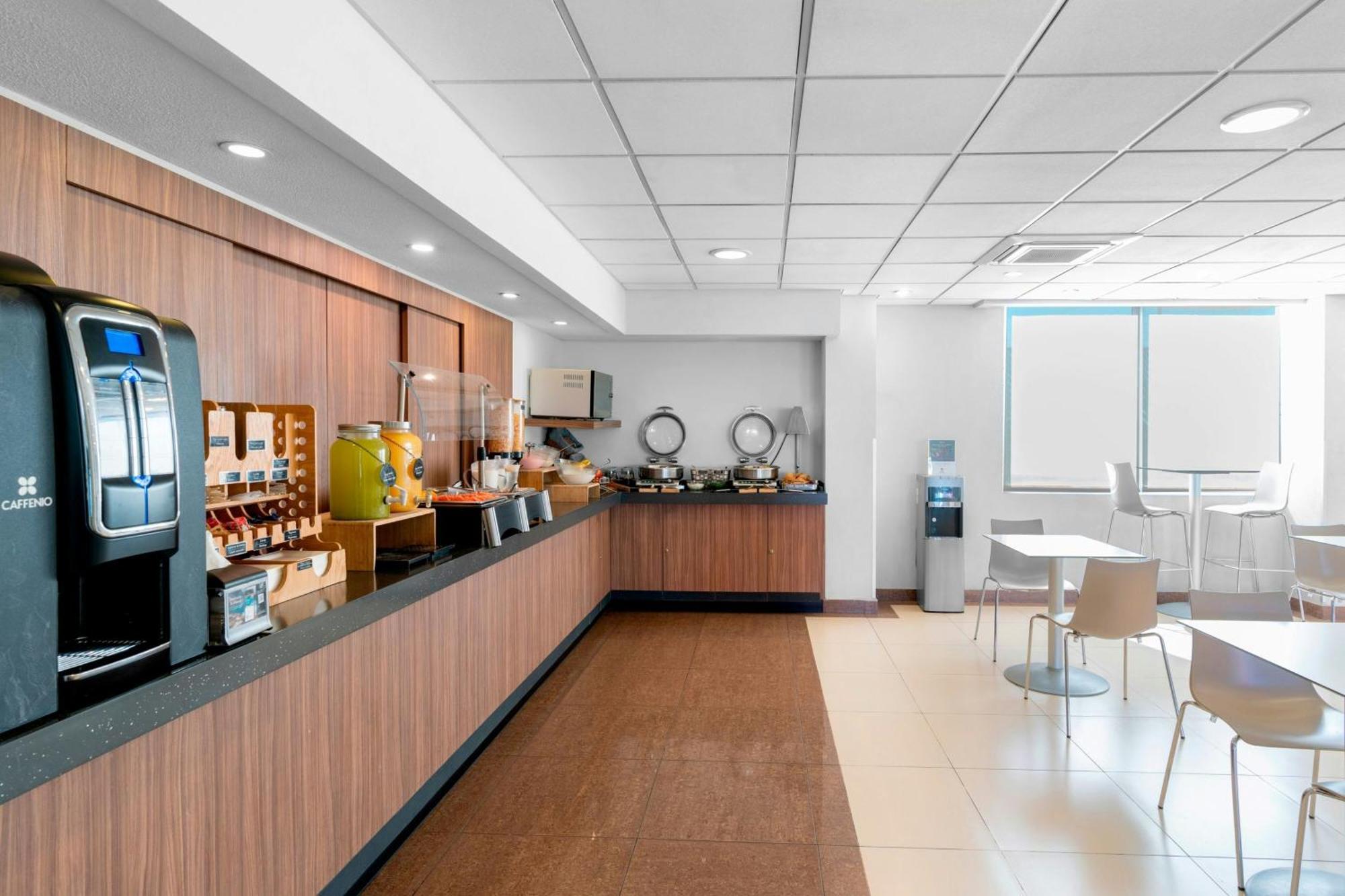 Hotel Express By Marriott Sur