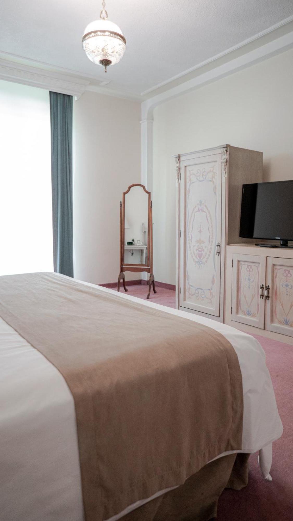 Alameda Grand Hotel 5*