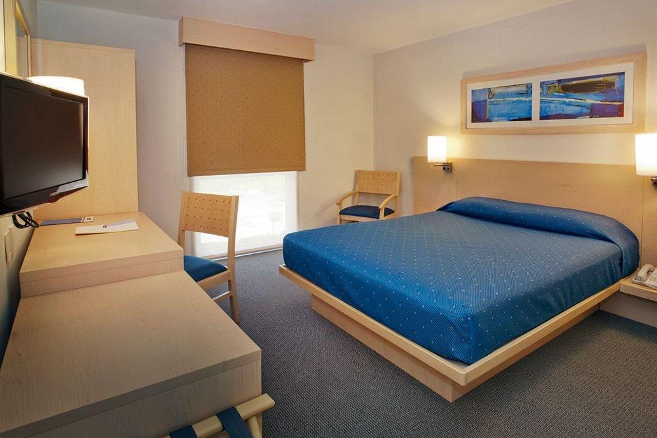 Hotel Express By Marriott Sur