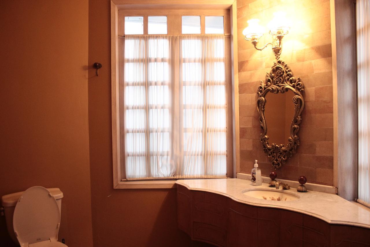 Hostal Allende 304