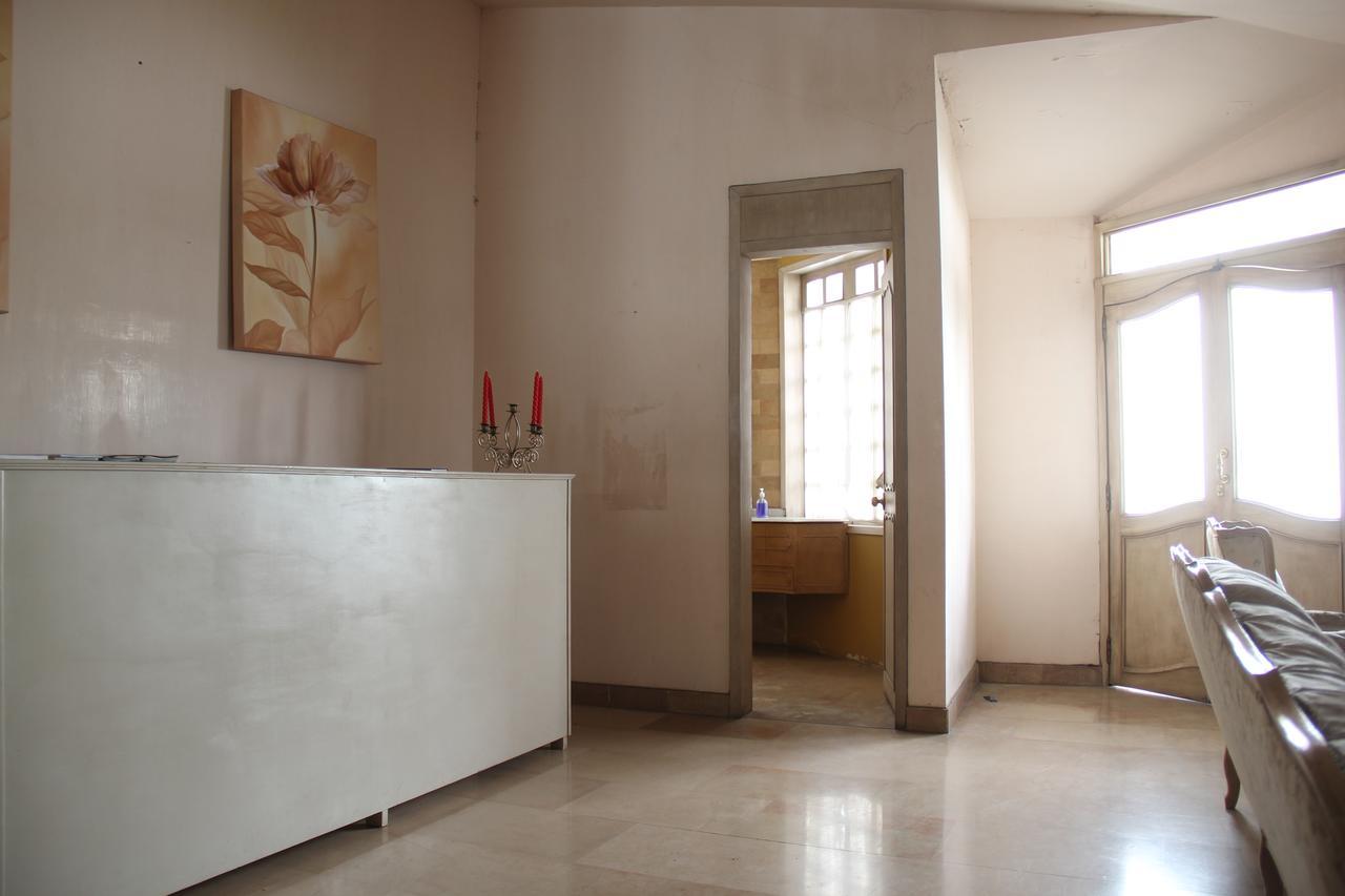 Hostal Allende 304 *