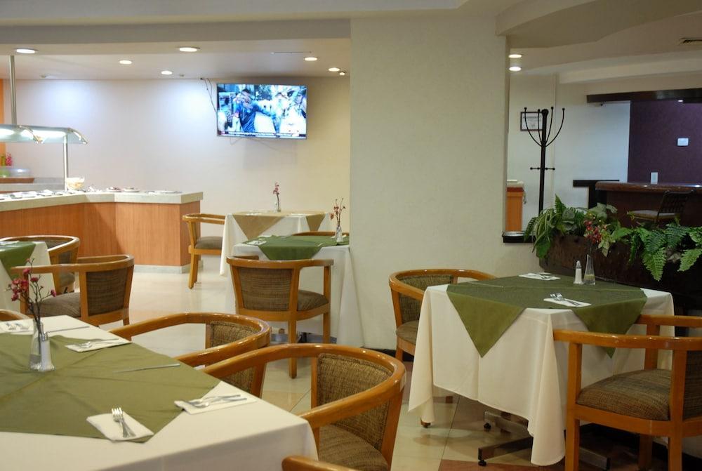 Hotel Aranzazu Plaza Kristal Aguascalientes