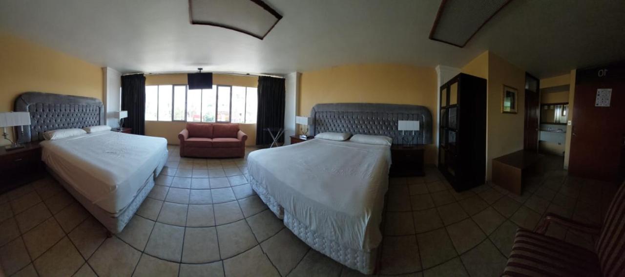 El Cortes Hotel 2*