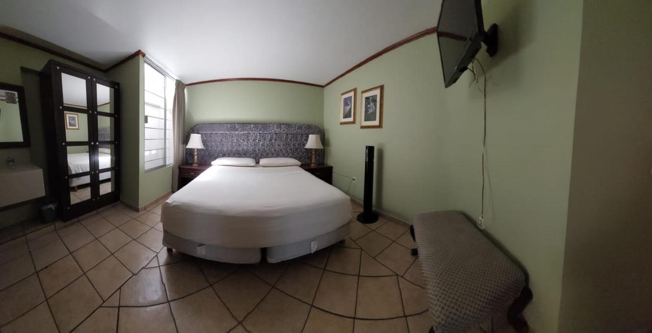 Hotel El Cortes 2*