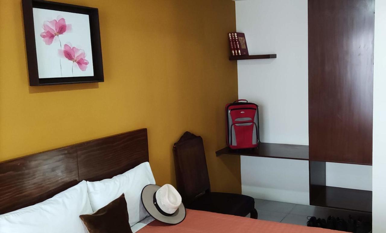 Del Carmen Hotel