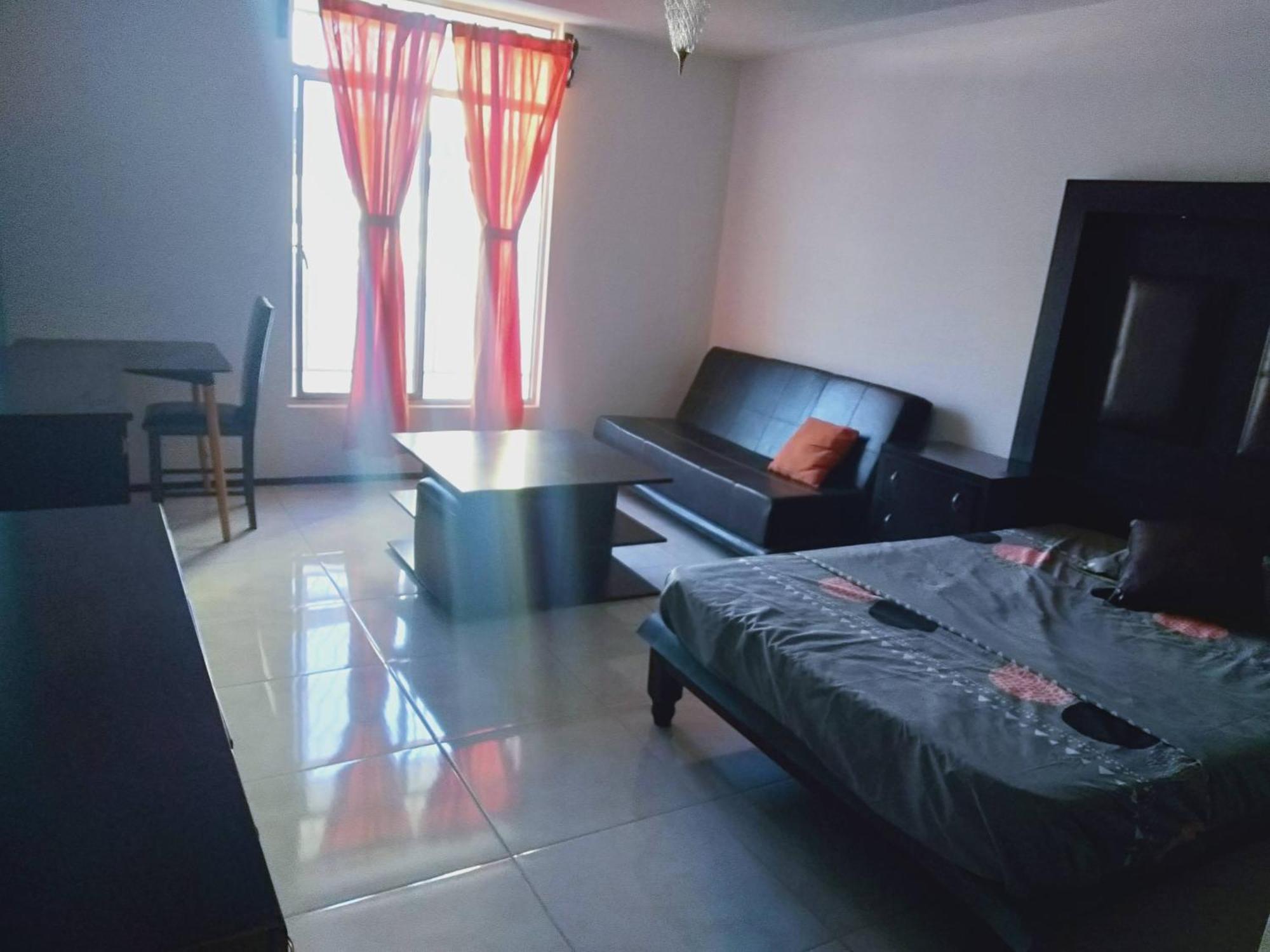 Casa De Huespedes, Casa Sol, Grupos