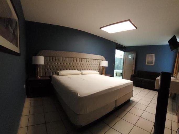 El Cortes Hotel 2*