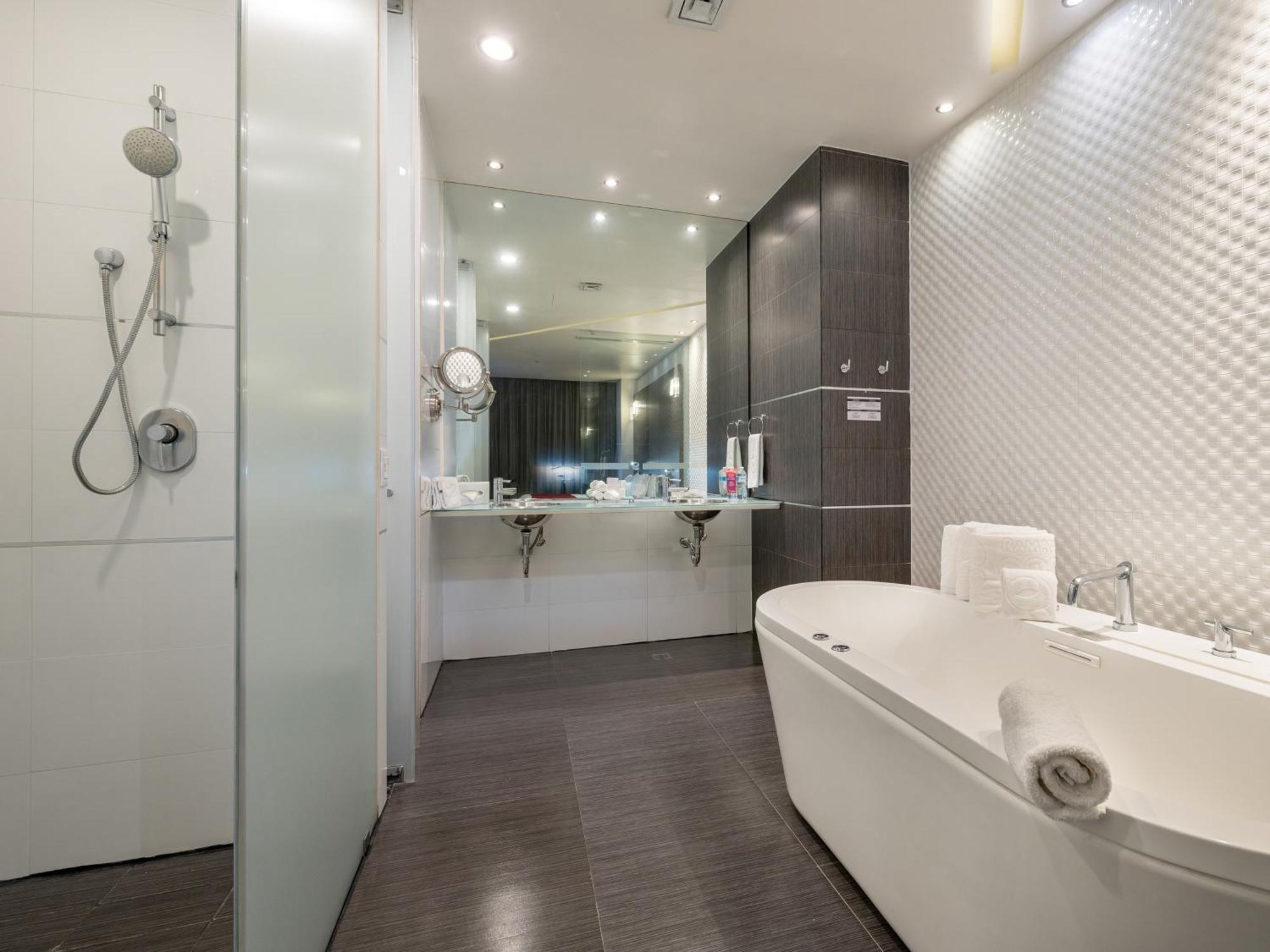 Ramada Encore By Wyndham Hotel 4*