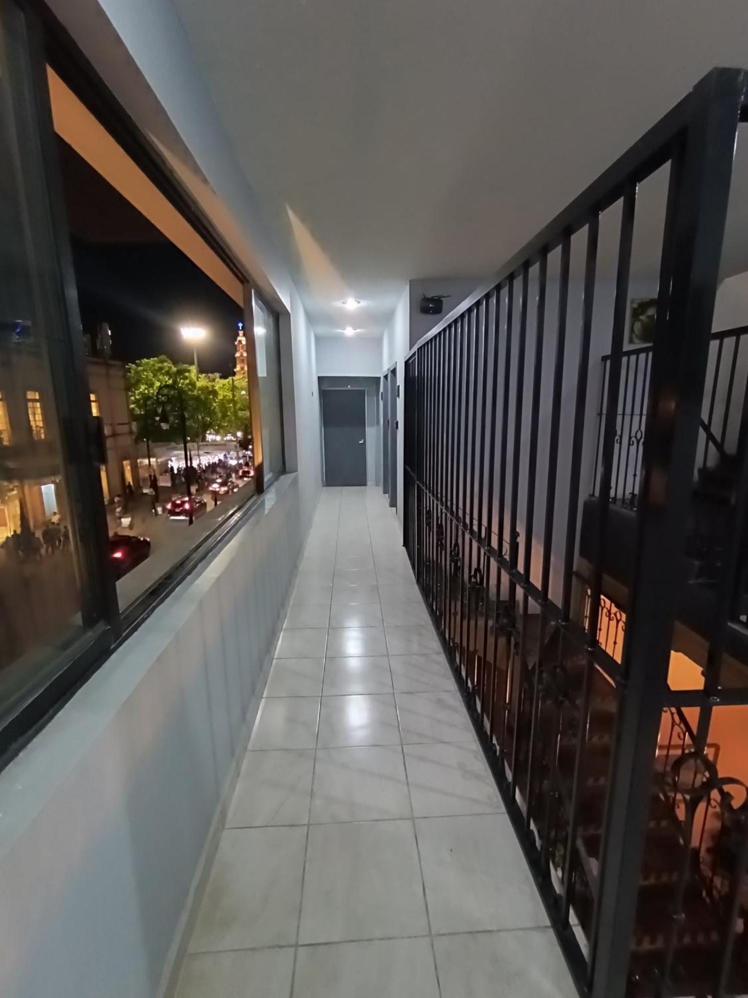 Front Vista Hotel cápsula