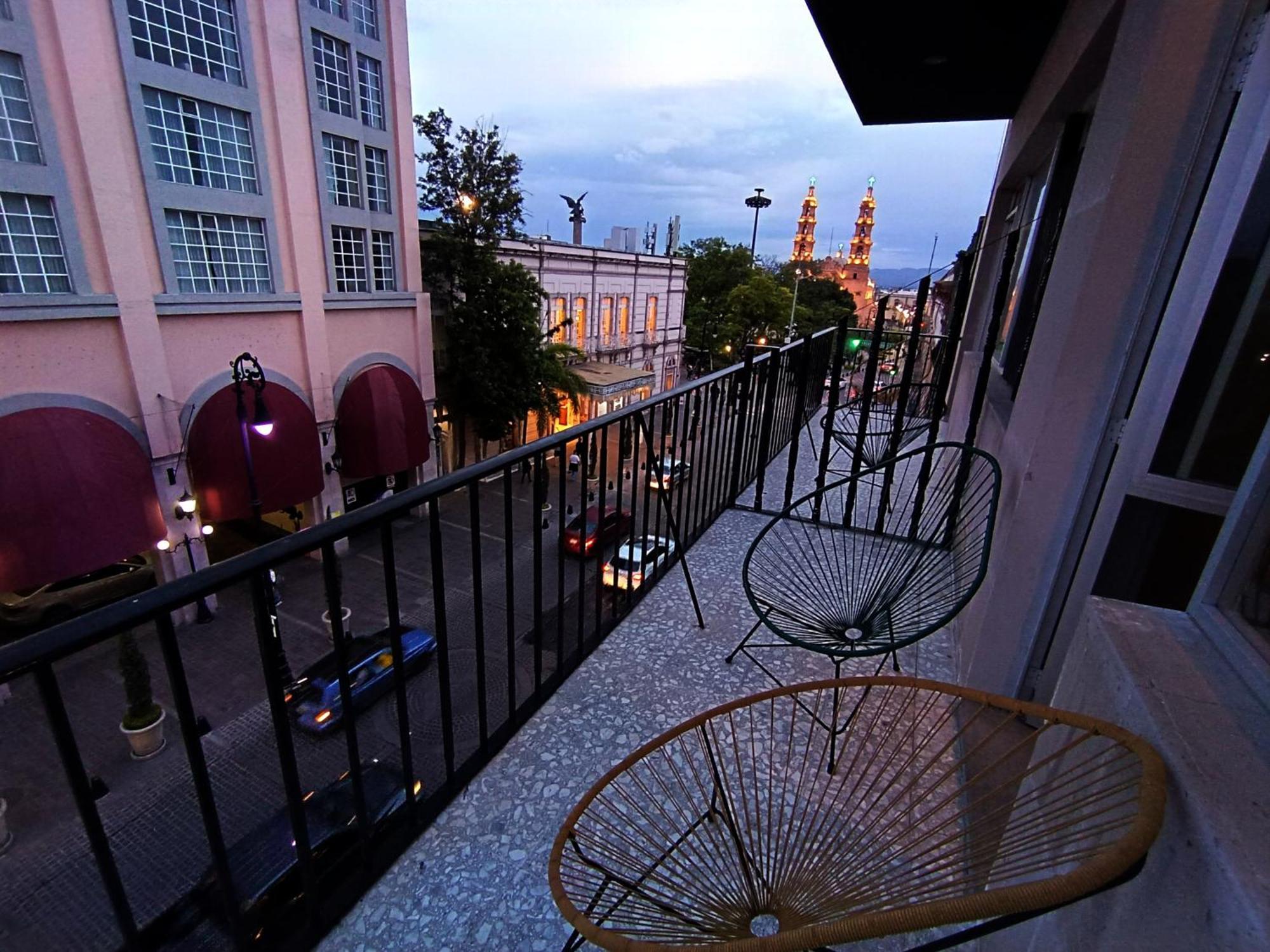 Front Vista Hotel cápsula Aguascalientes