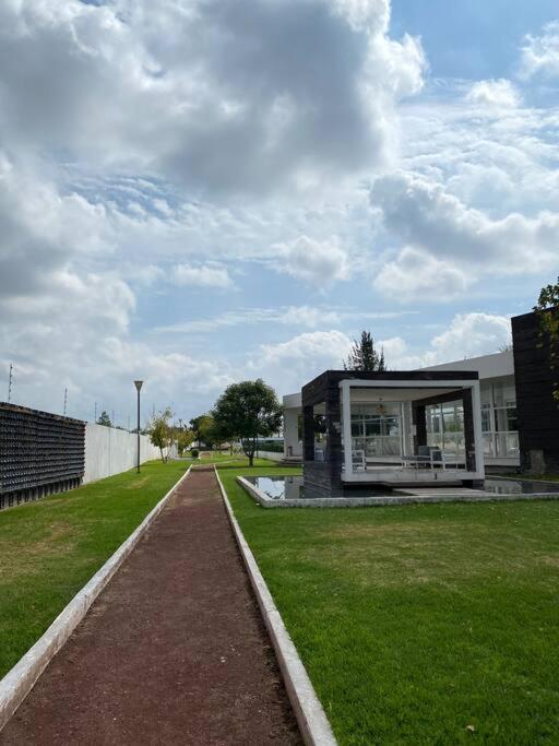 Casa Al Norte Moderna Impecable Ejecutiva Y Familiar Сasa de vacaciones