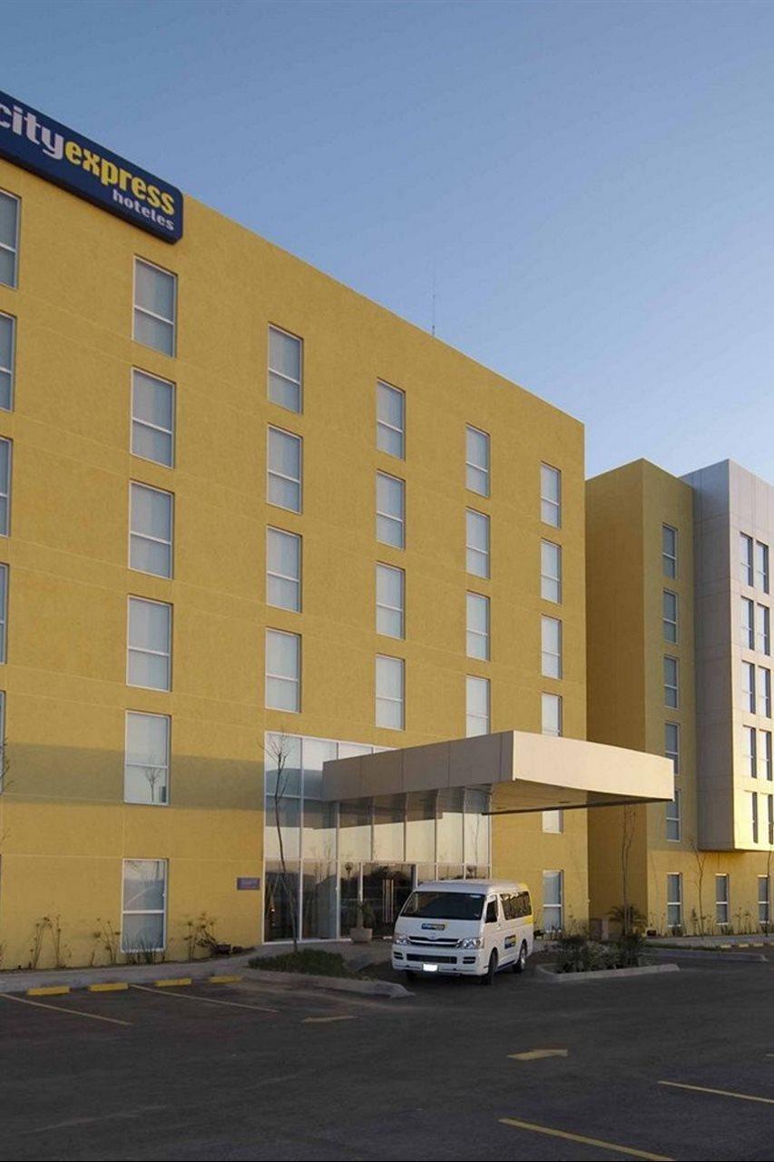 Hotel Express By Marriott Sur